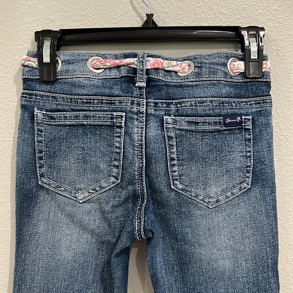 Cute jeans with a tie fabric belt - Picture 4 of 5